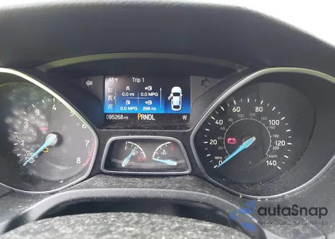 2016 Ford Focus Se z USA, uszkodzony, nr VIN 1FADP3F23GL354178